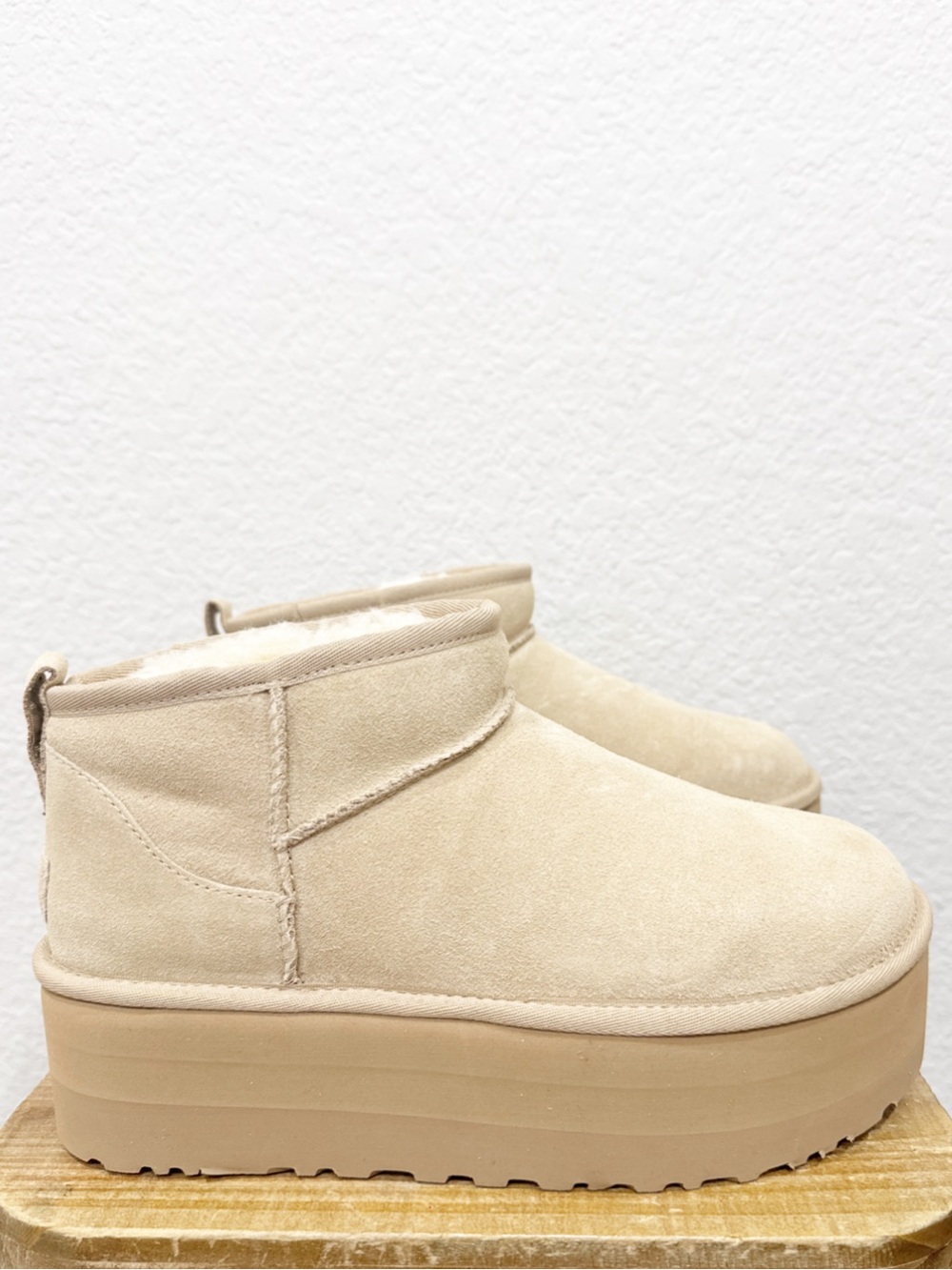 UGG Classic Ultra Mini Platform Suede Boots Size 9 NEW